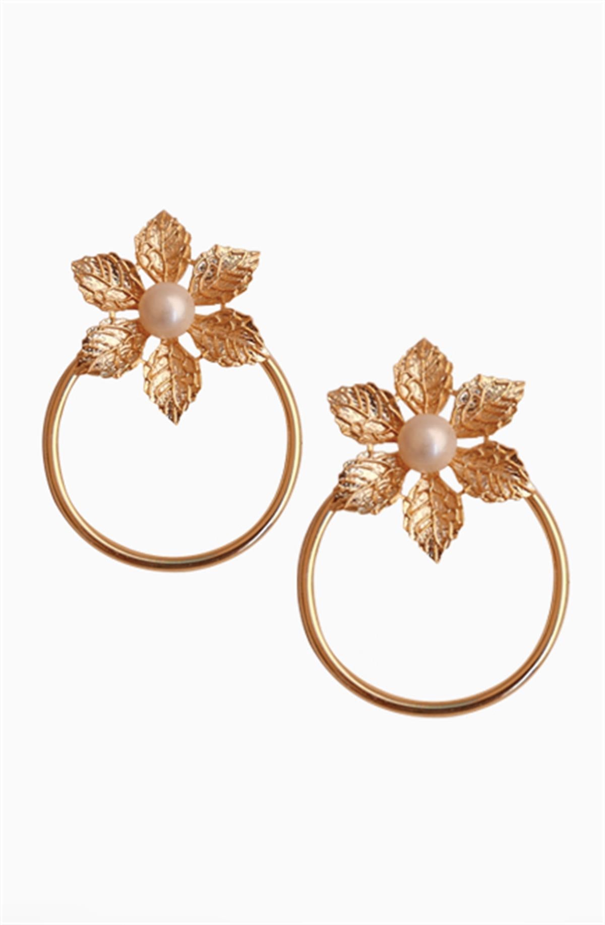 Flower Circle Earrings with Pearls Gold Plated