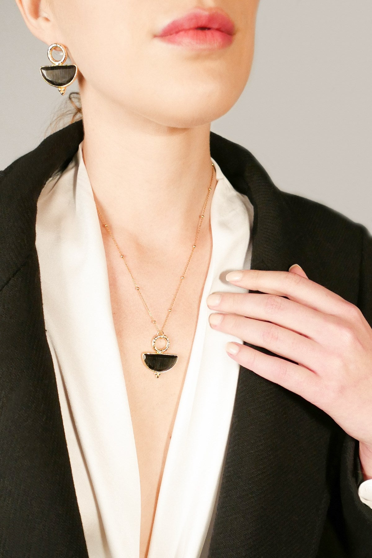 Black Cat's Eye Stone Geometric Necklace Gold Plated