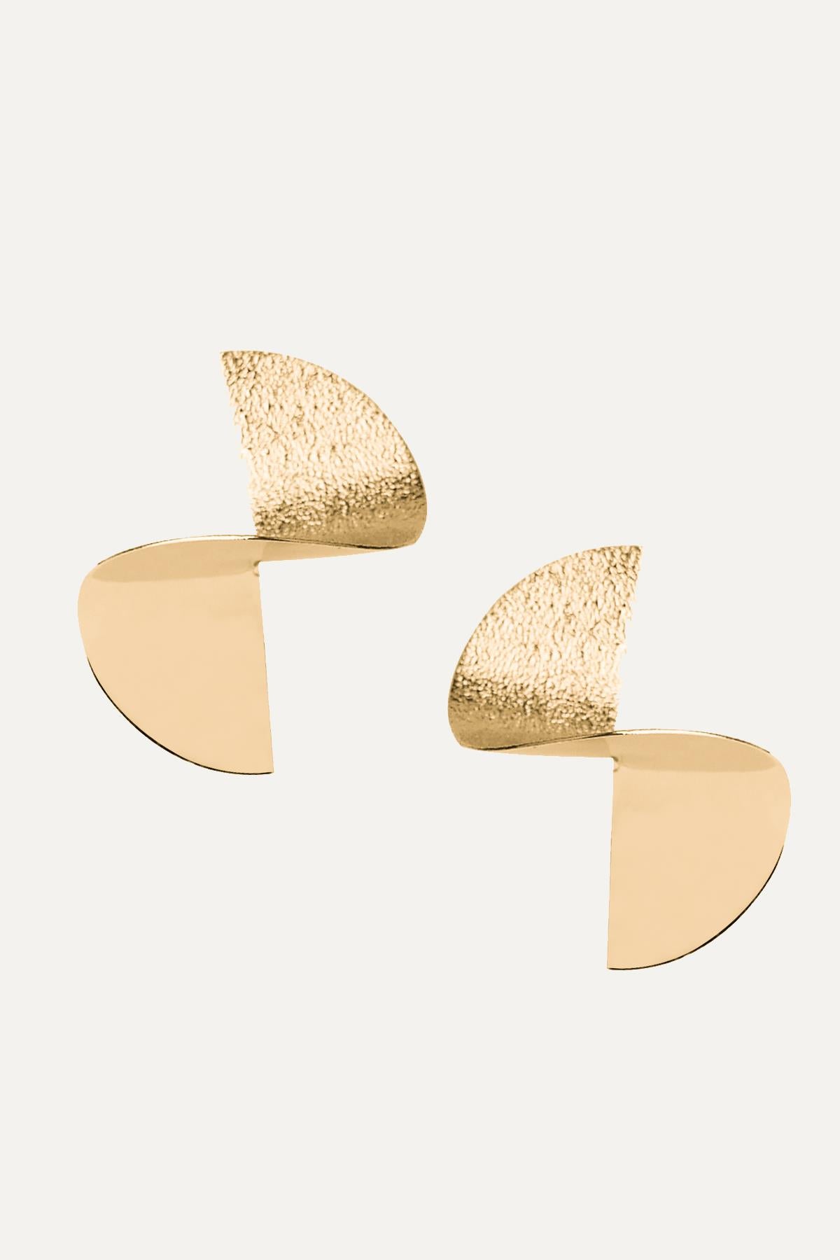 Semicircular Geometric Earring Gold